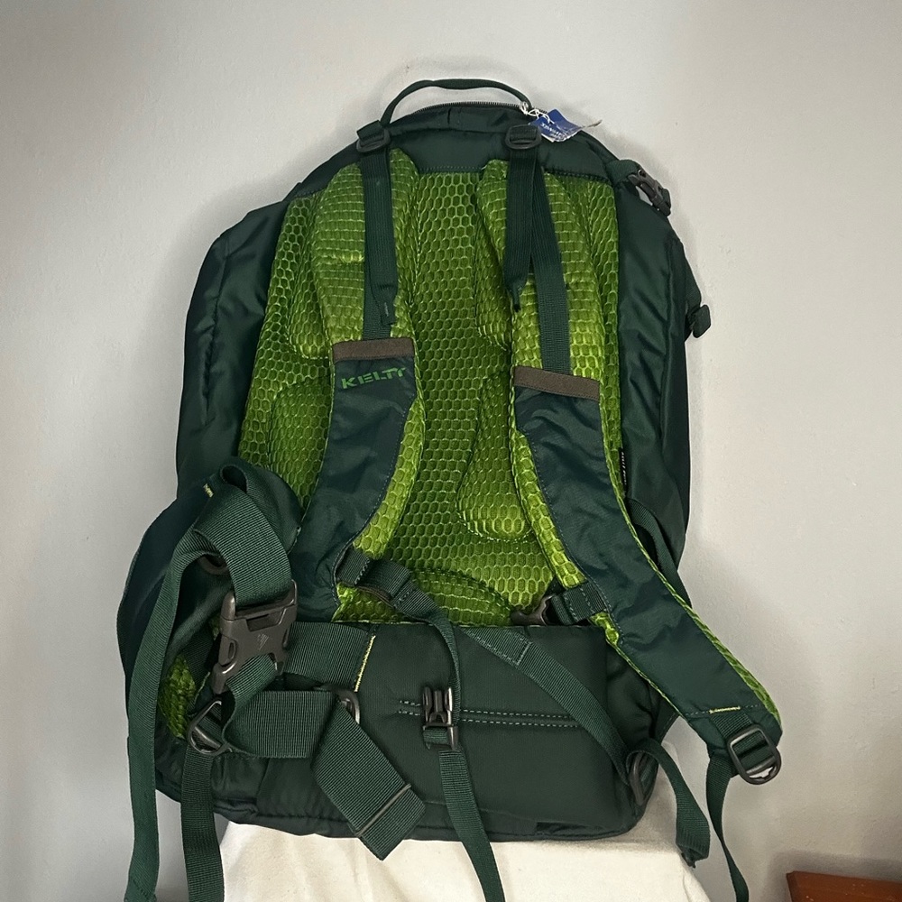 Large back pack - Picture 2 of 3